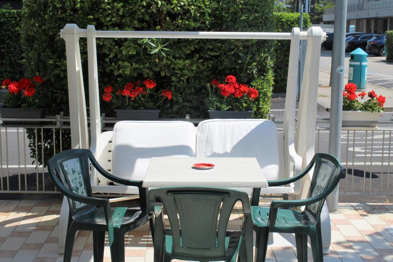 Hotel Palme Park & Beach Included Lido di Jesolo Exterior photo