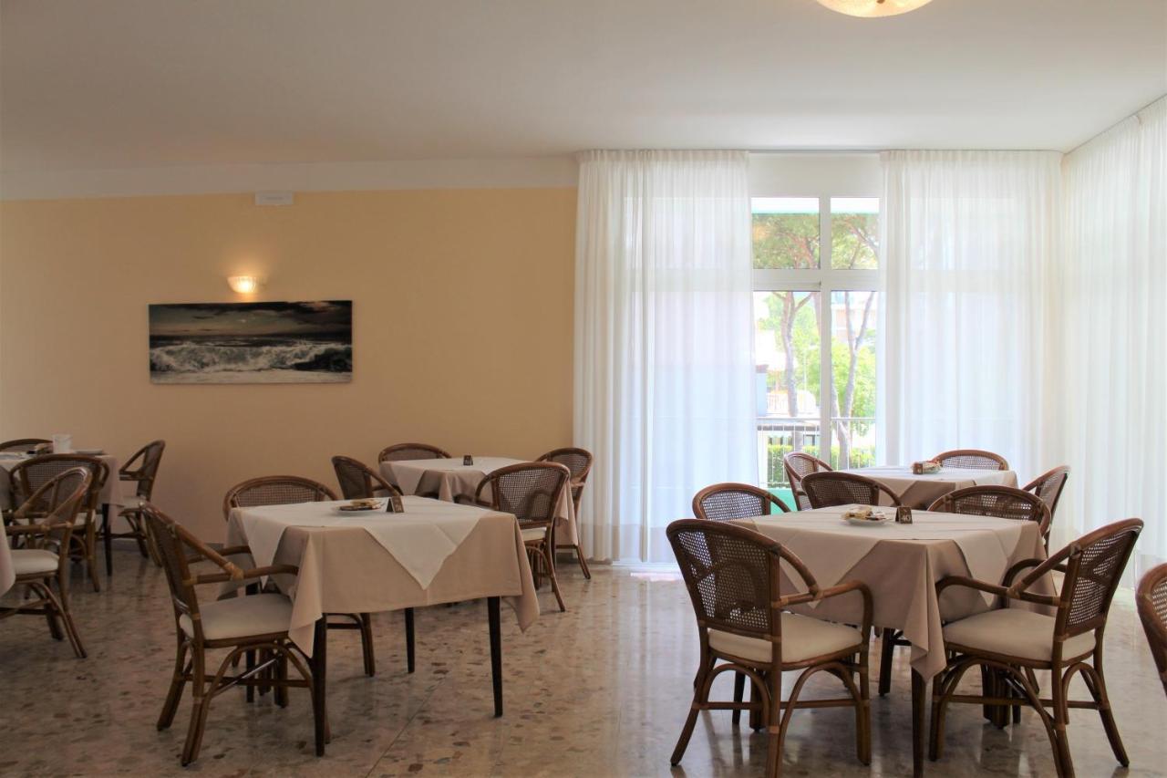 Hotel Palme Park & Beach Included Lido di Jesolo Exterior photo